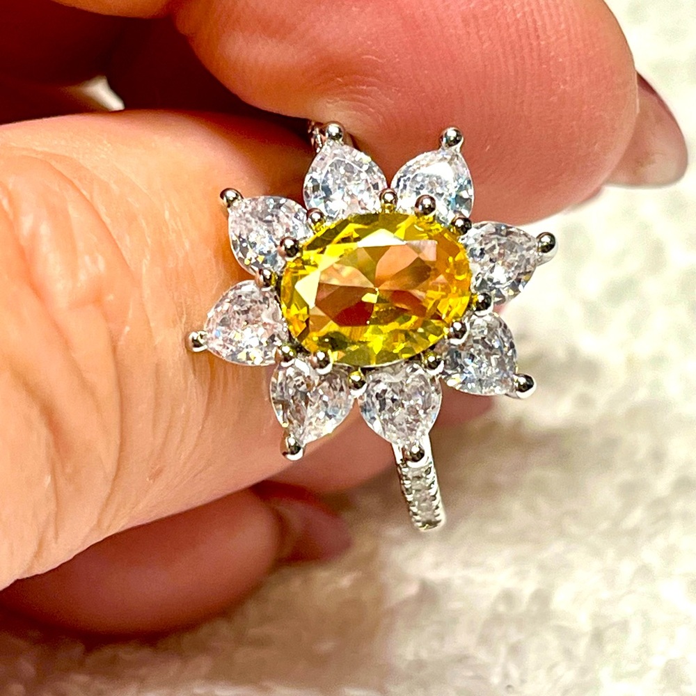 Ladies yellow flower shaped evening ring